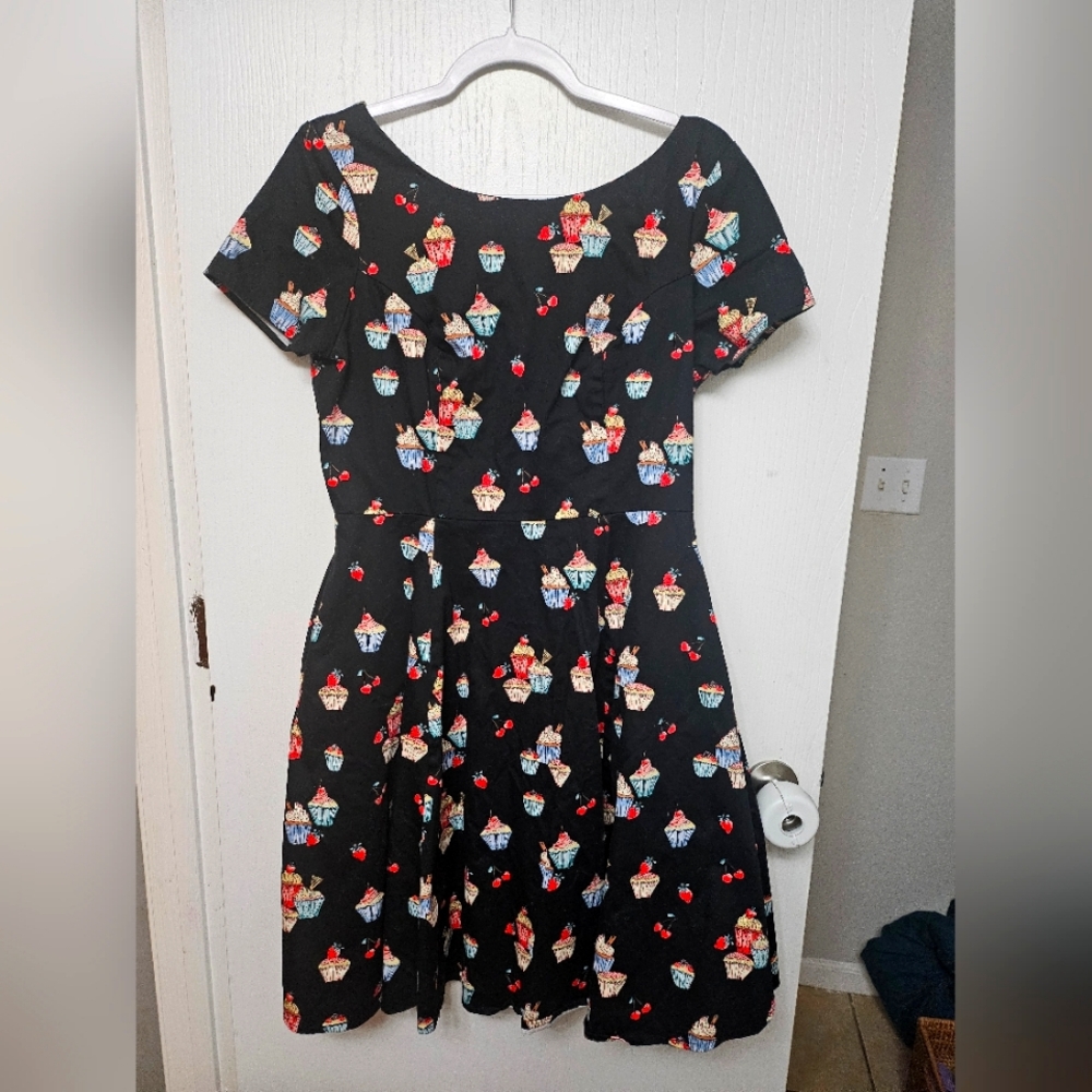 Eva Rose Dress Size M Fit & Flare Cupcake Print Pockets Full Skirt